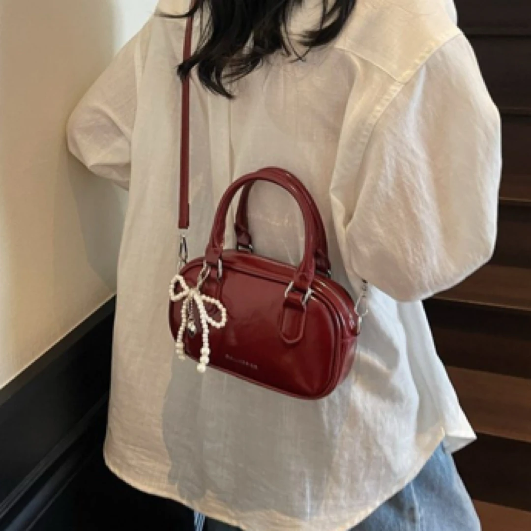 百搭红色休闲保龄球包包女2025新款轻奢小众设计高级感斜挎枕头包