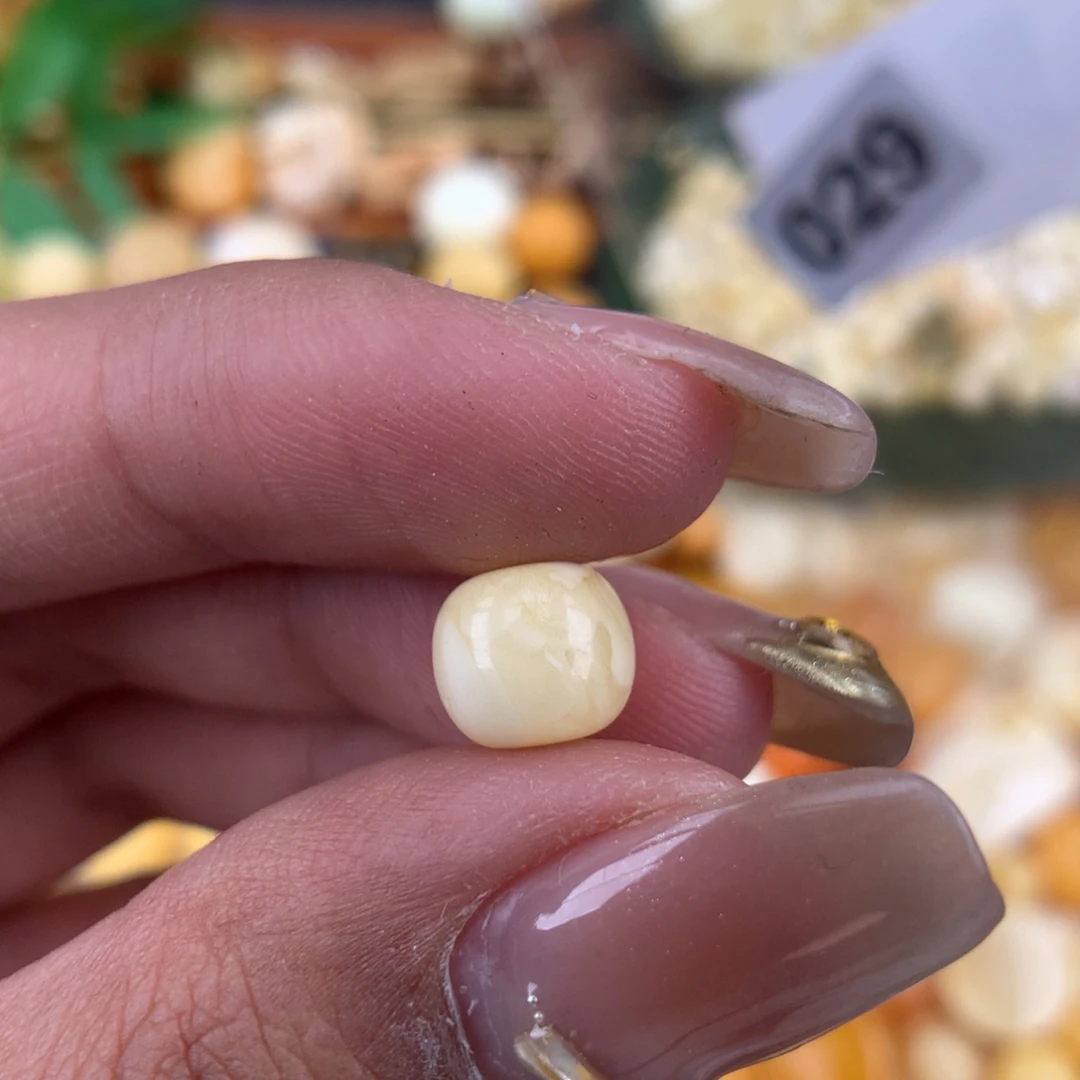 琥珀珠宝奇石未镶嵌 8.5