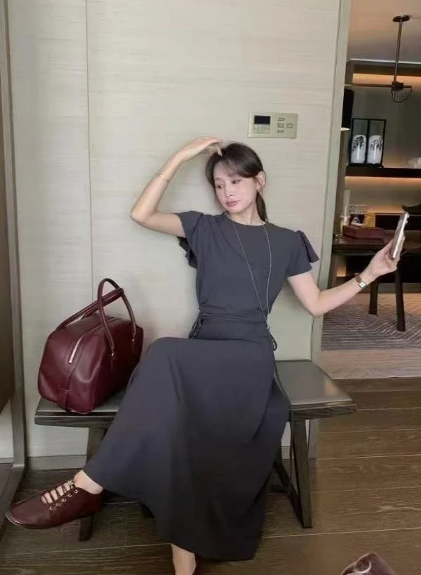 杨杨 时尚气质设计感修身显瘦短袖半裙套装11176