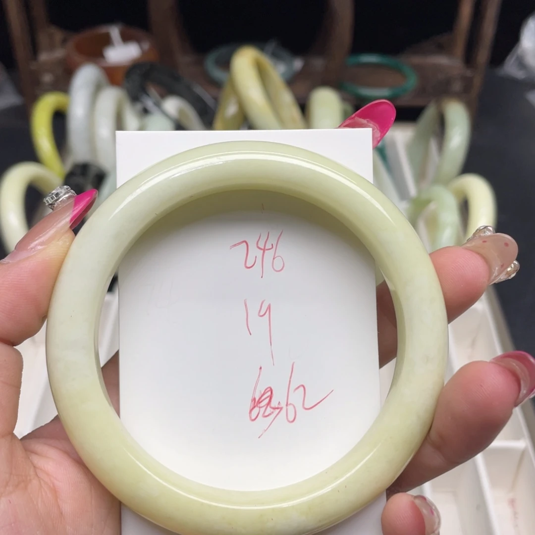 未镶嵌蛇纹石玉手镯