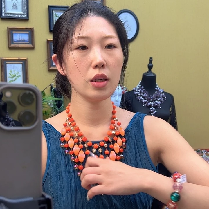 自***约颈饰琉璃编号820 一套