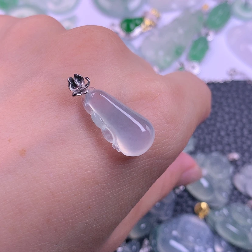 【闪购商品】颈饰18K金镶嵌翡翠呵***.天然缅甸翡翠