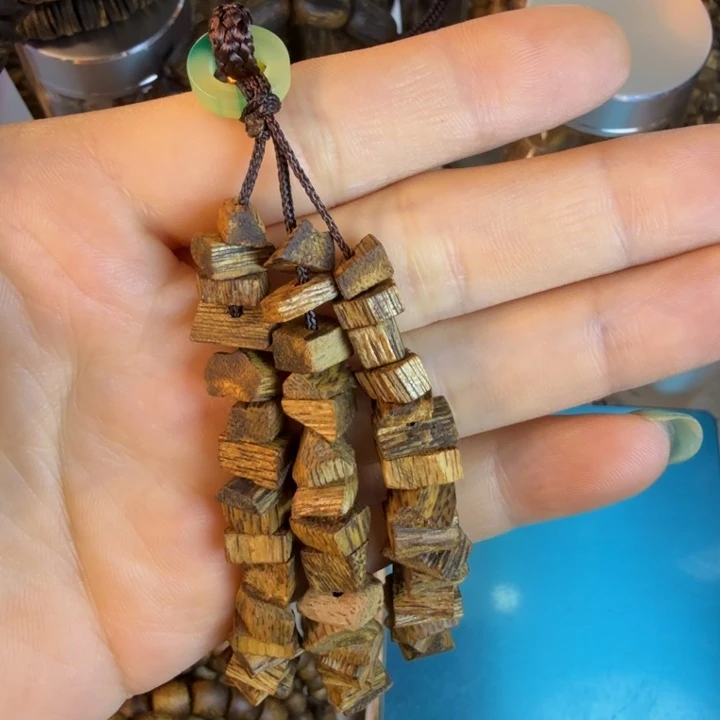 岁***痕沉香碎屑沉香莺歌绿奇楠车挂