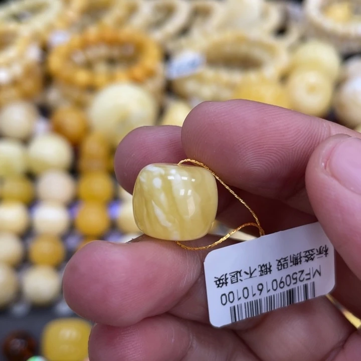 裸石蜜蜡未镶嵌13.7*11.7mm
