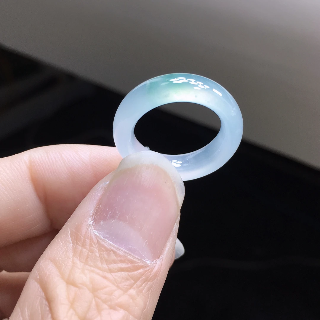 10-11号圈 天然A货缅甸翡翠 冰润春彩阳绿戒指 尺寸15.9×6.2×3.9m