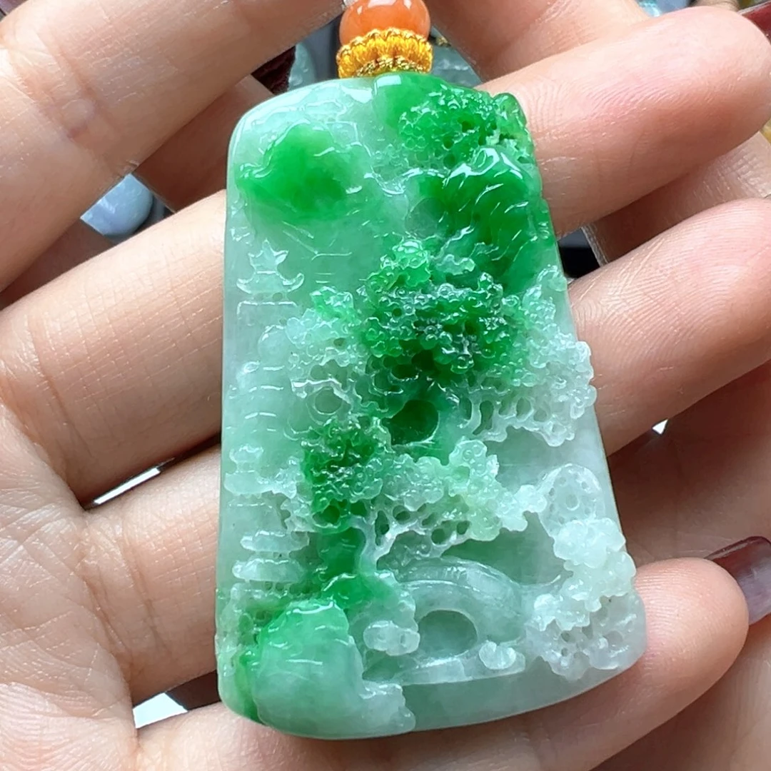 翡翠颈饰未镶嵌山水