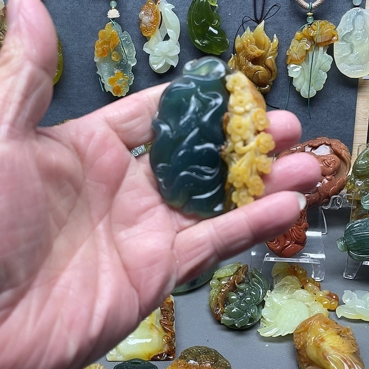 蛇纹石玉未镶嵌挂件