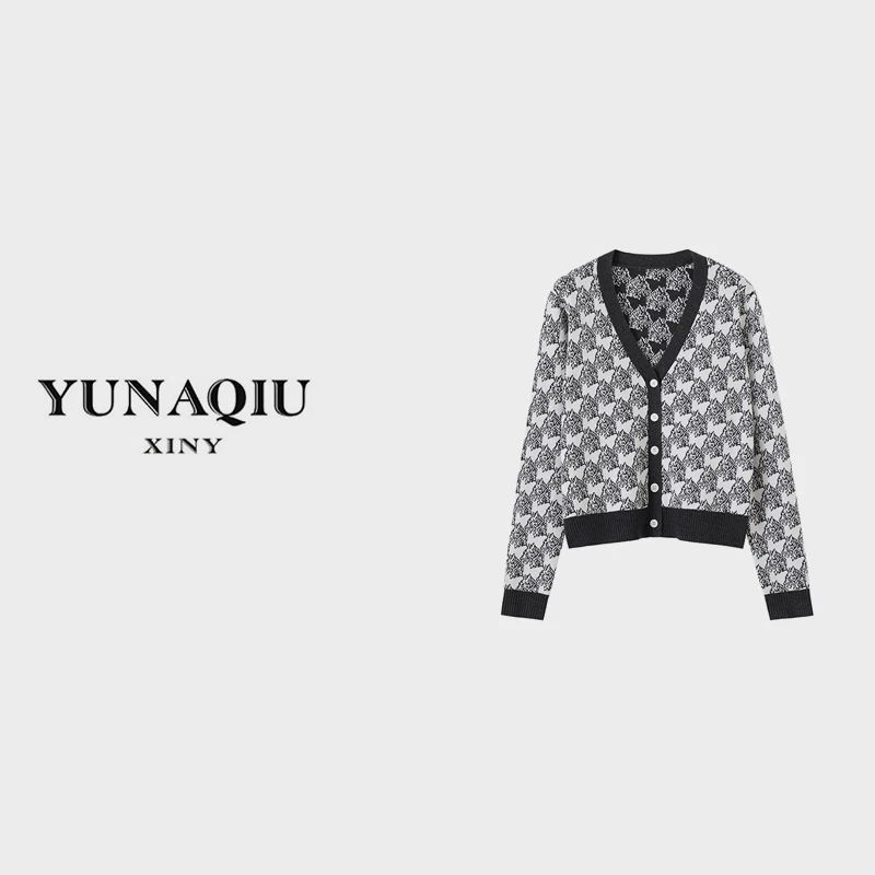 YUNAQIU秋冬设计师印花休闲时尚气质宽松长袖针织衫-8289