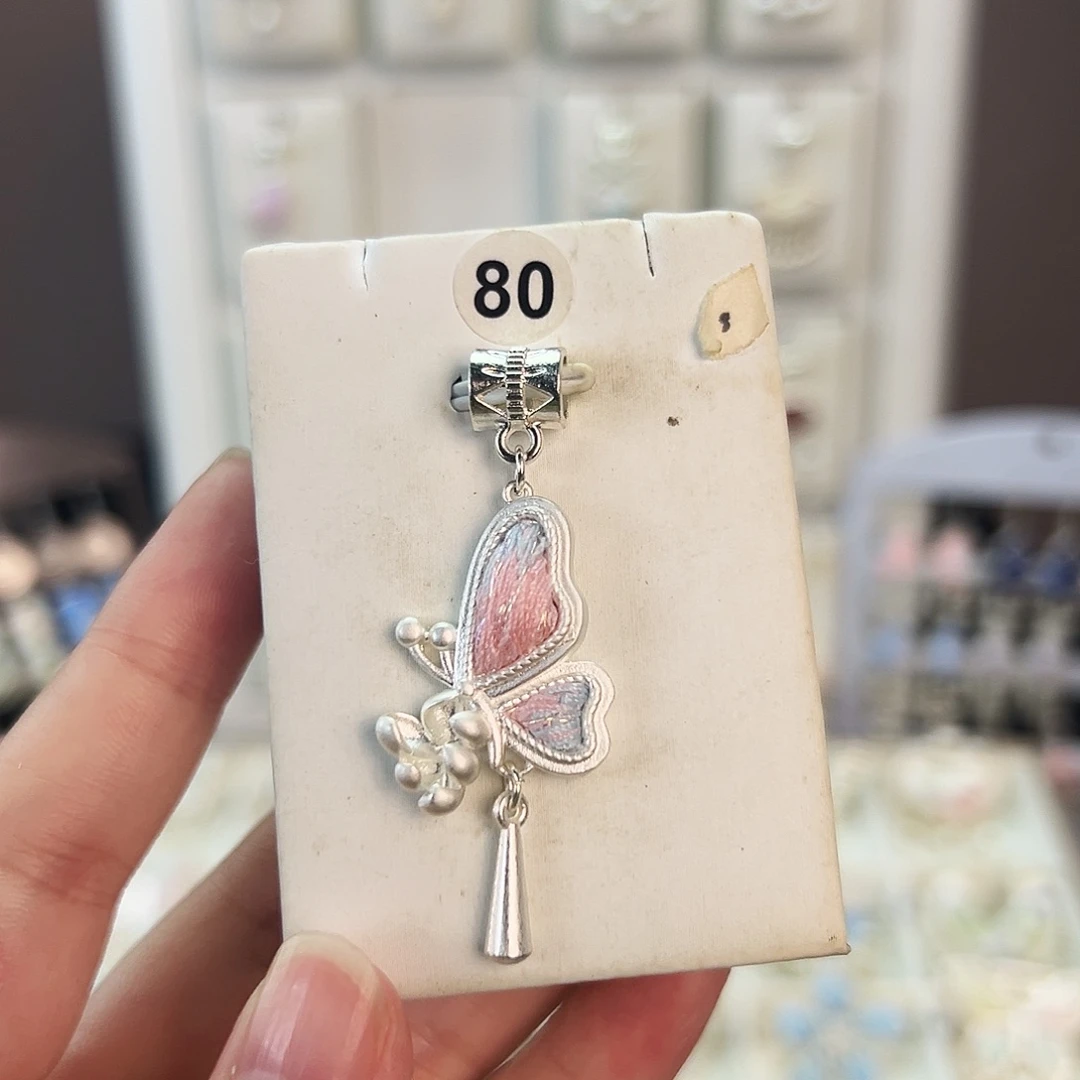 布艺合金蝴蝶吊坠