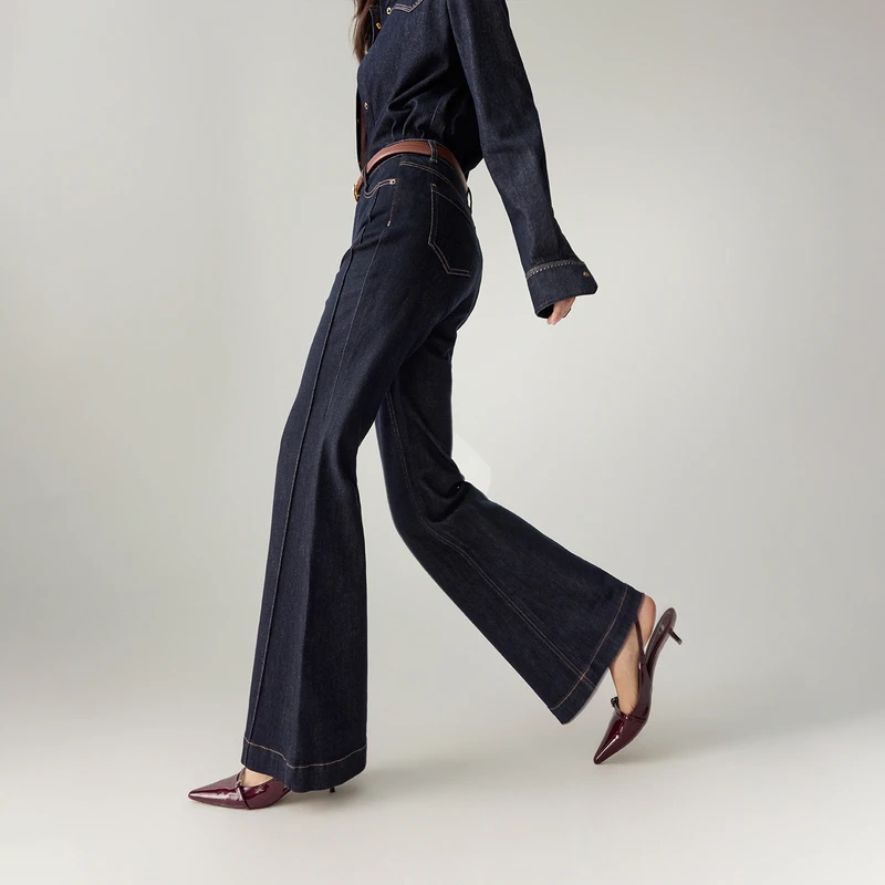 EP雅莹2026春夏新款女 简约舒适棉弹力修身显瘦微喇牛仔裤J612A新