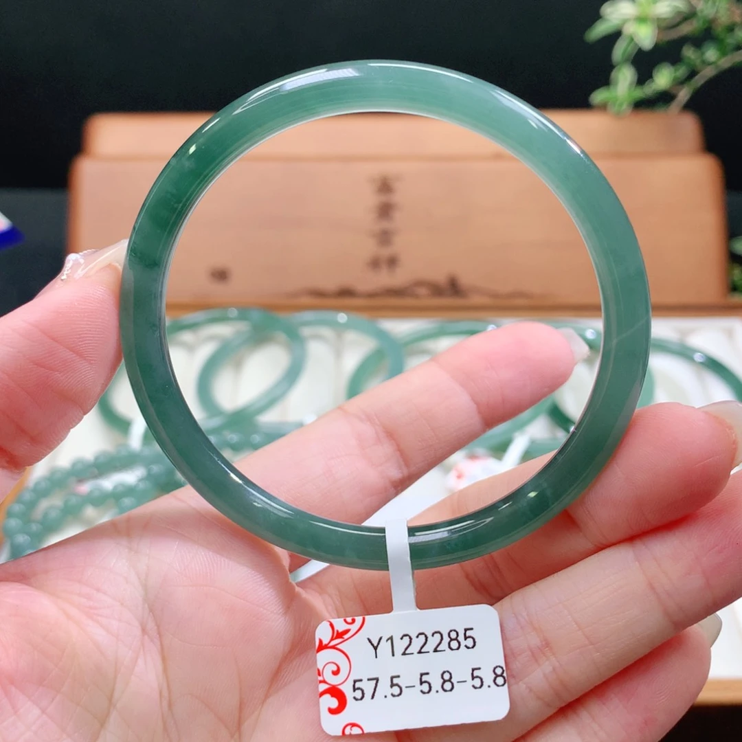 翡翠手镯未镶嵌天然