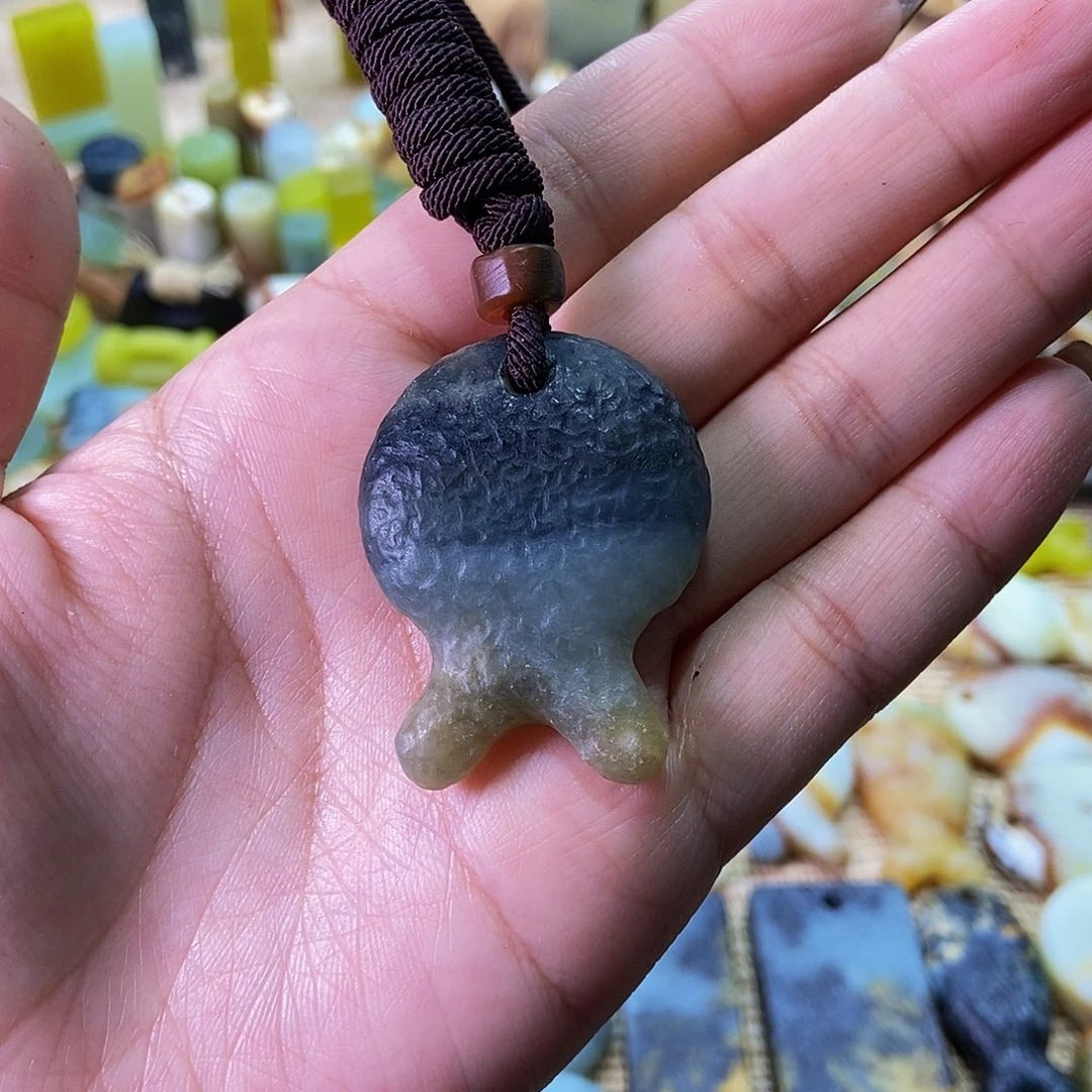 未镶嵌蛇纹石玉挂件