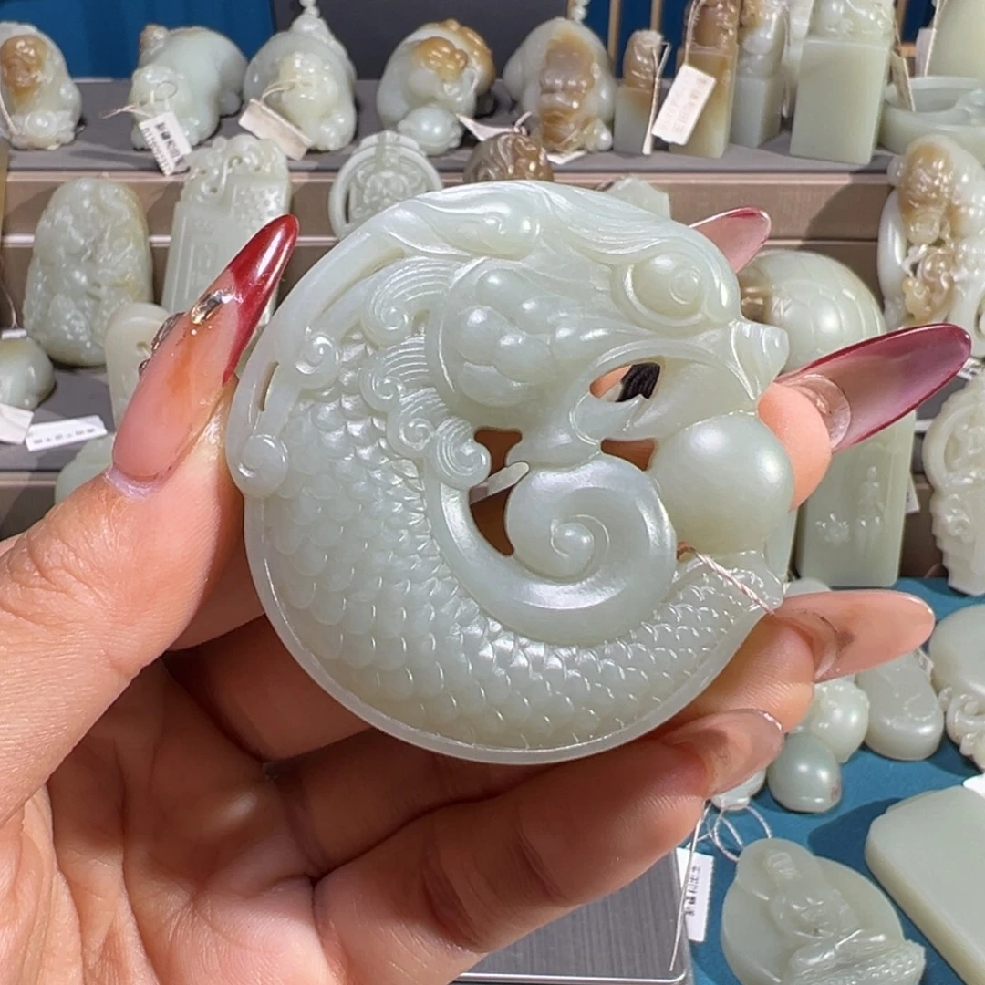 和田玉（糖玉）未镶嵌颈饰