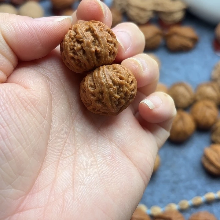 文玩核桃把件珊瑚纹八棱手捻1777