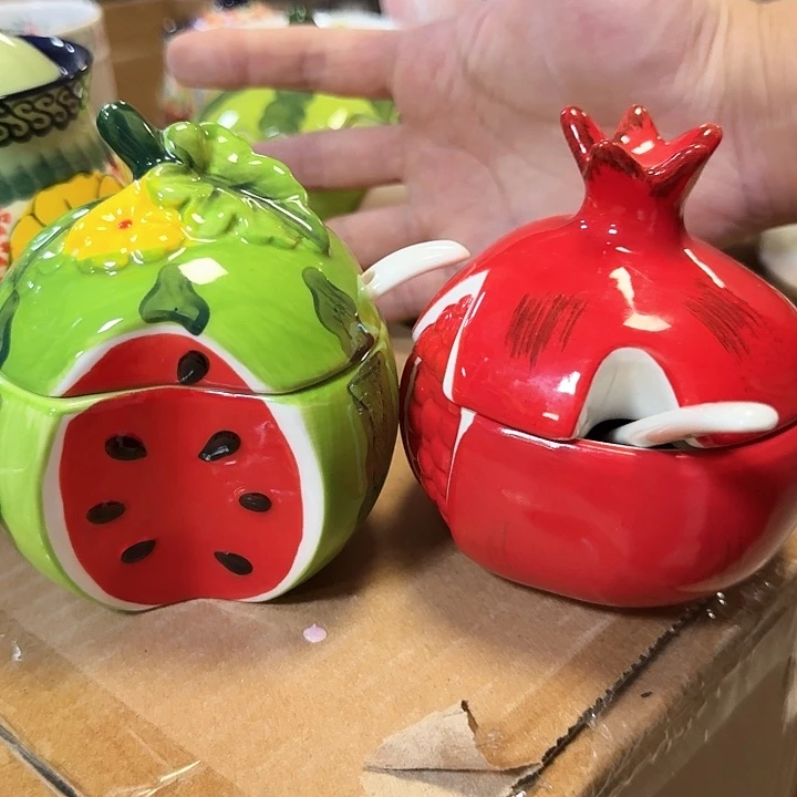 陶瓷小调料罐两只看图