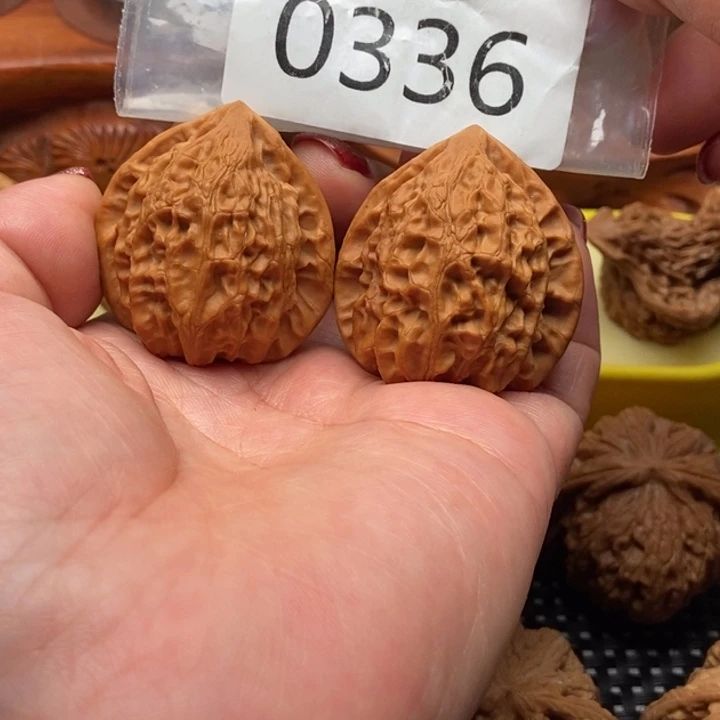 文玩核桃吊坠金牛39