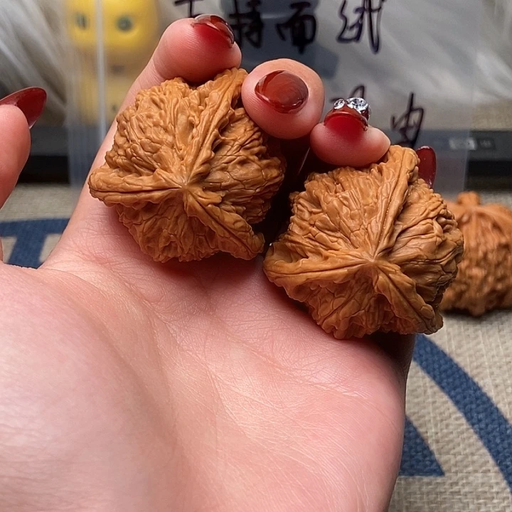文玩核桃把件五****）白狮子正奔