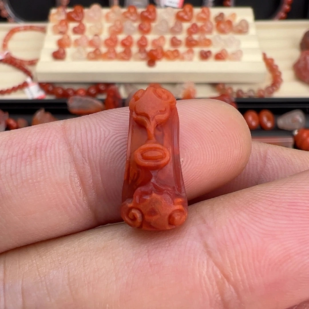 南红玛瑙未镶嵌颈饰如意