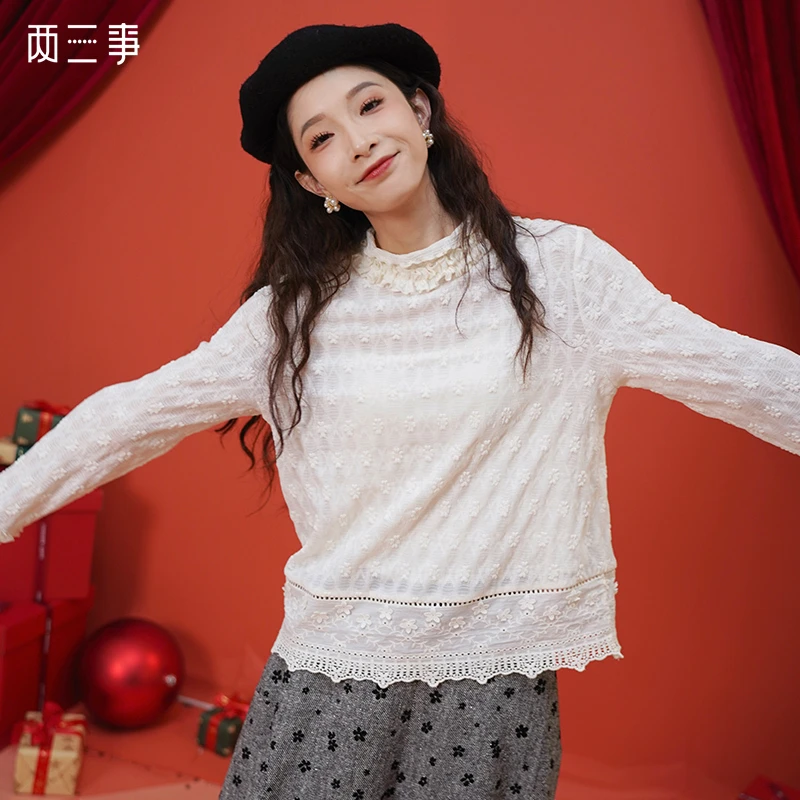 两三事 仙仙花漾 2025春季新款甜美荷叶边高领蕾丝拼接长袖t恤女