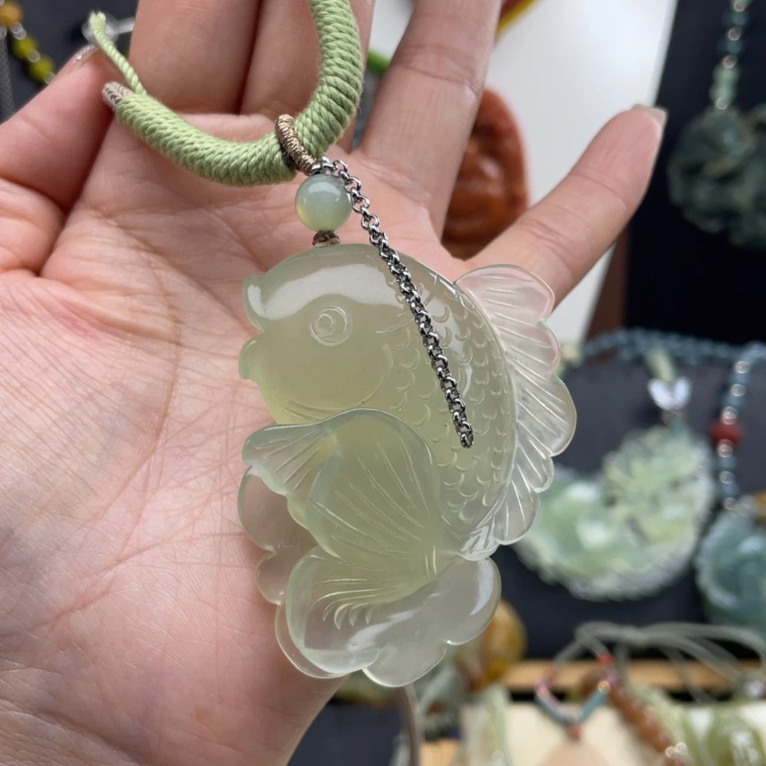 蛇纹石玉未镶嵌颈饰