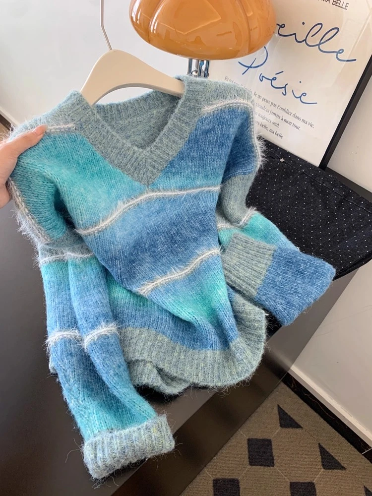 渐变蓝色v领长袖针织衫毛衣女2025新款撞色拼接韩系宽松慵懒上衣