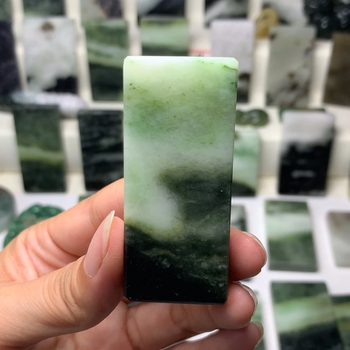 独山玉未镶嵌颈饰