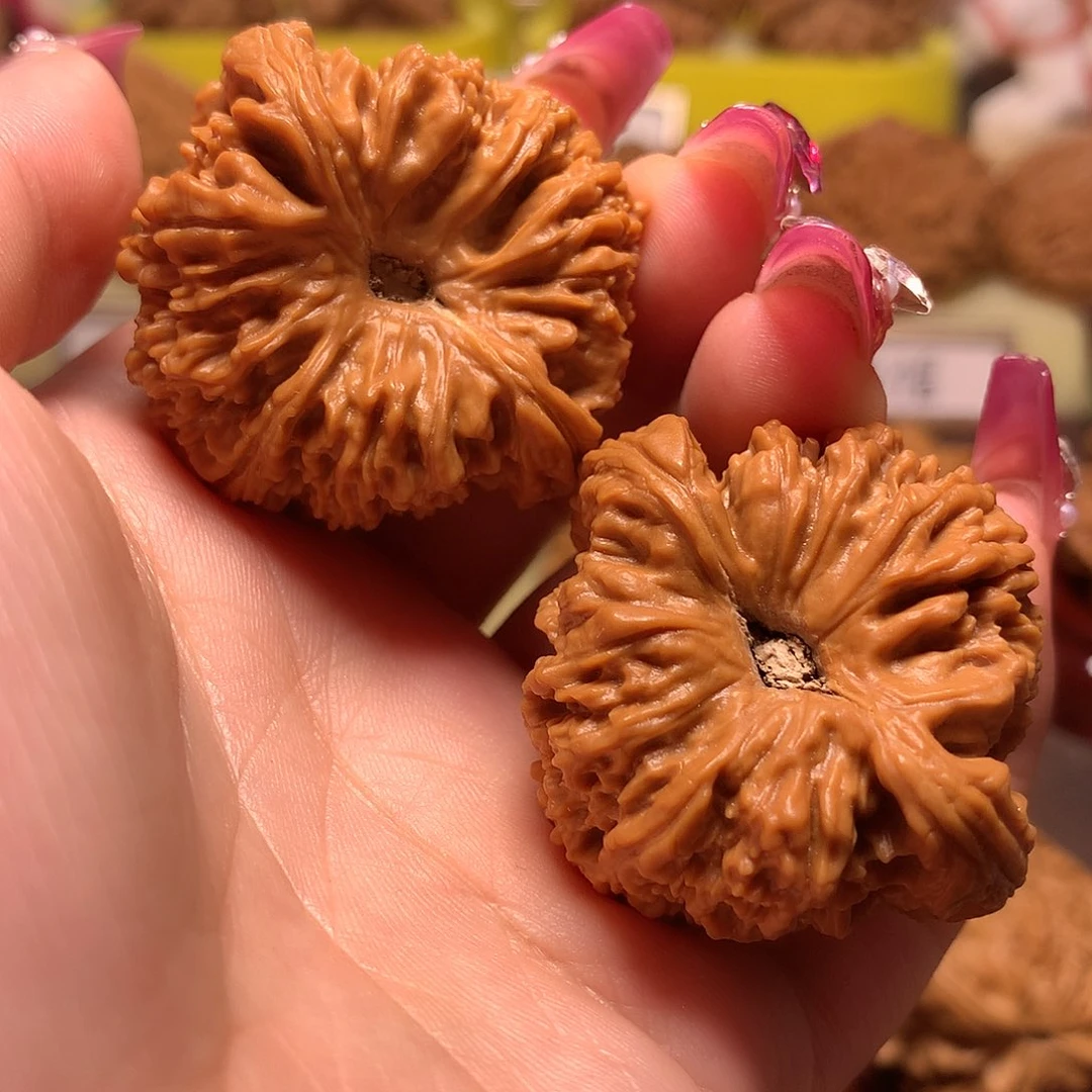 文玩核桃吊坠凹底拉丝全品南疆石