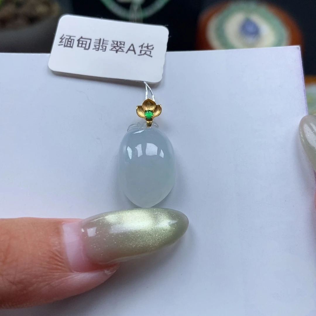 18K金镶嵌挂件翡翠吊坠
