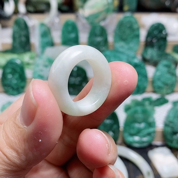 未镶嵌独山玉颈饰