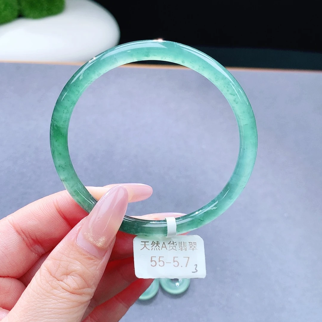 未镶嵌手镯（圆镯）翡翠