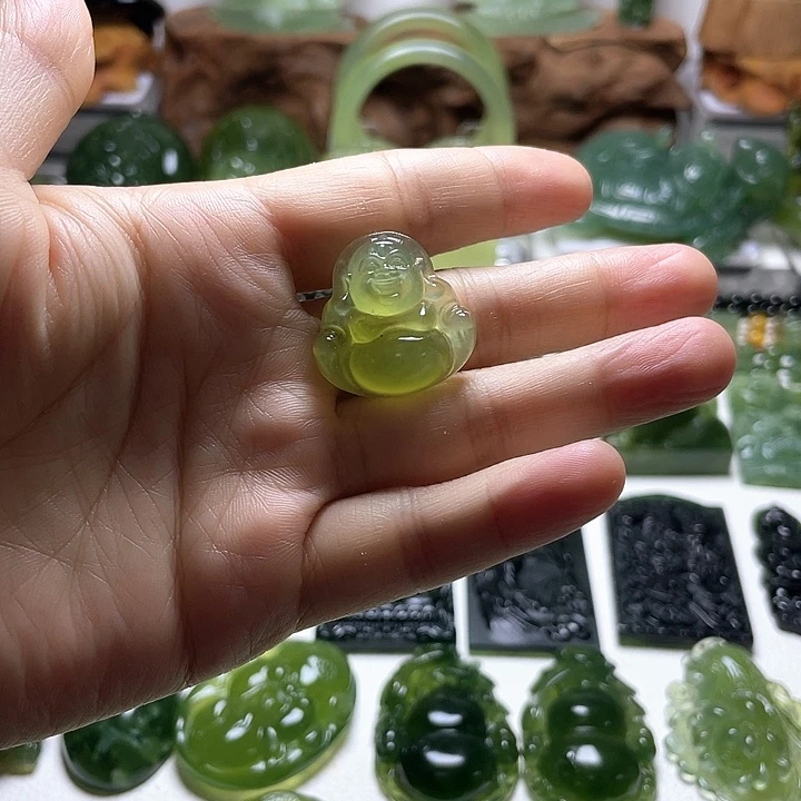 蛇纹石玉未镶嵌颈饰