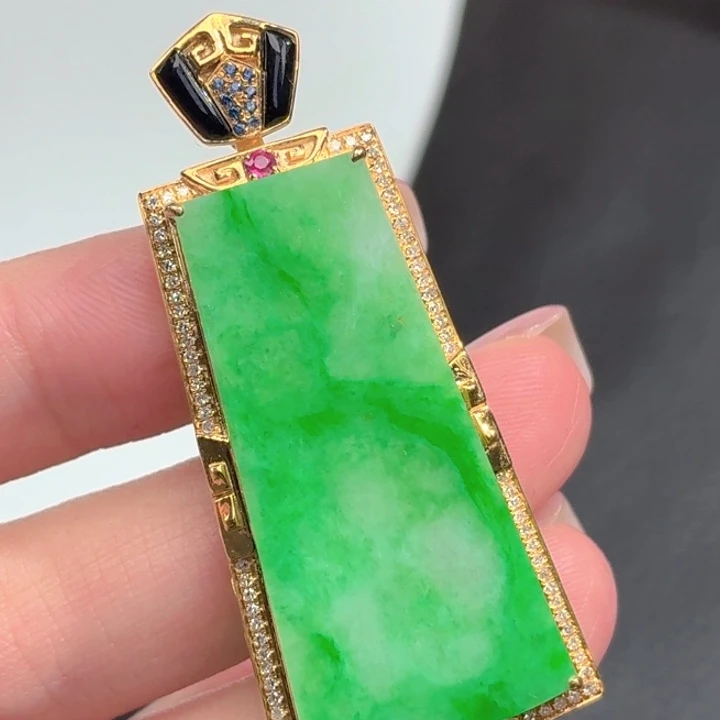 翡翠18K金镶嵌颈饰