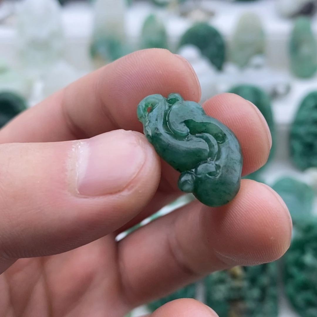 独山玉未镶嵌颈饰