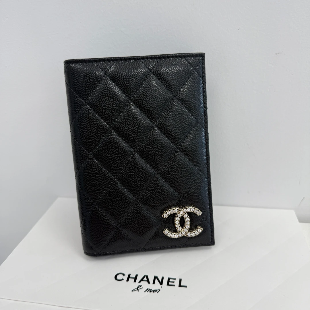 未使用 Chanel/香奈儿 25S黑色荔枝牛皮金色双c翻盖护照夹