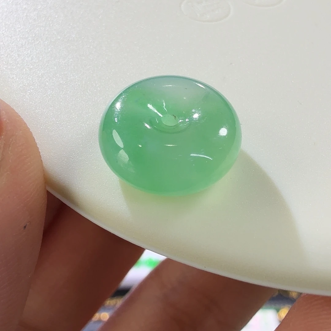 翡翠未镶嵌颈饰甜甜的厚扣