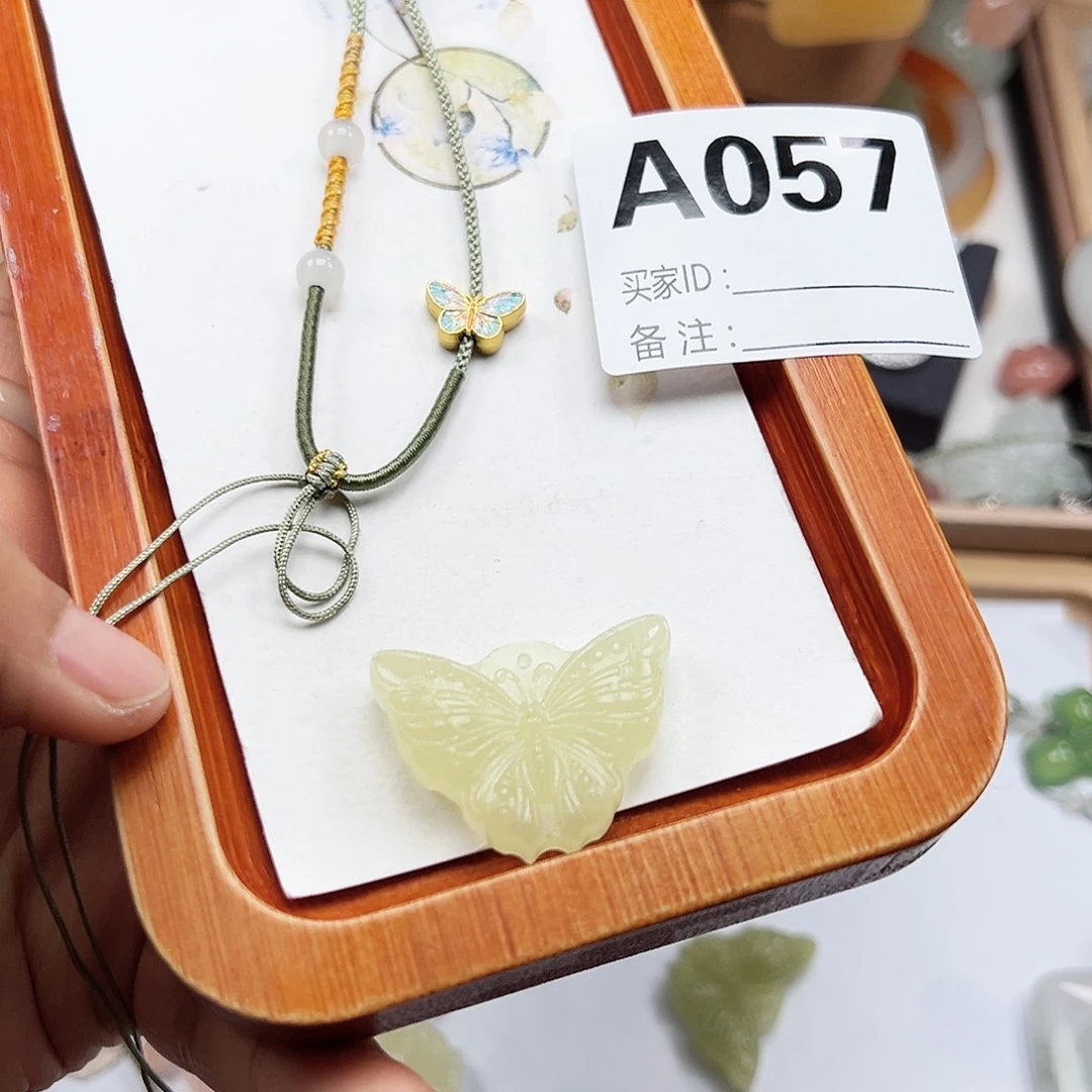 小***咪石英质玉合金颈饰