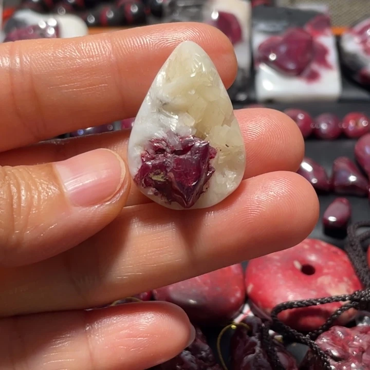 天然辰砂原石晶体聚宝盆