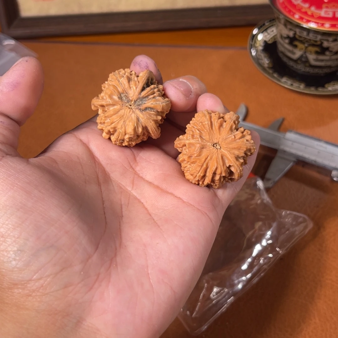 枫***亮文玩核桃吊坠文山