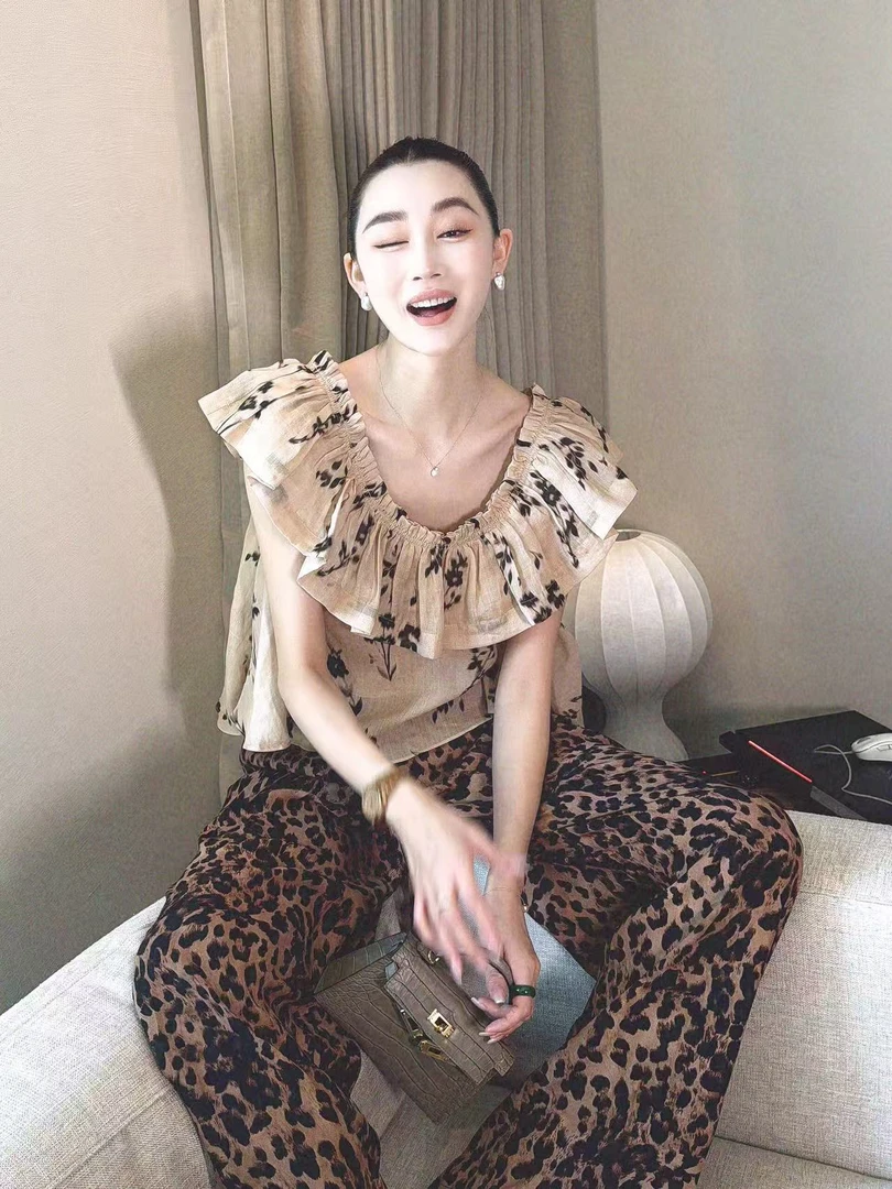 老钱风松弛感穿搭通勤气质女神范高端杏色印花挂脖上衣阔腿裤套装