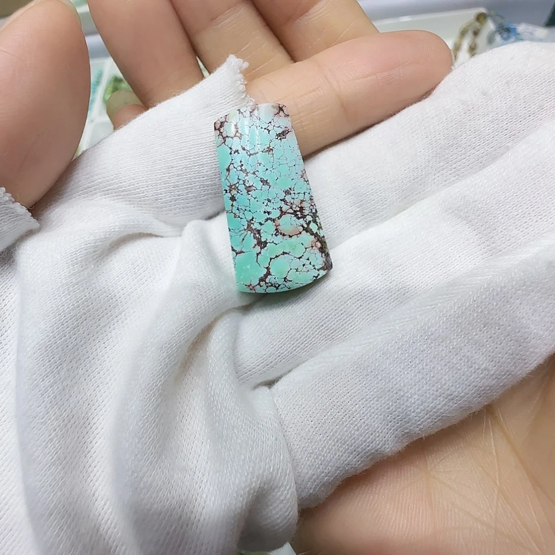 未镶嵌绿松石原矿绿松石