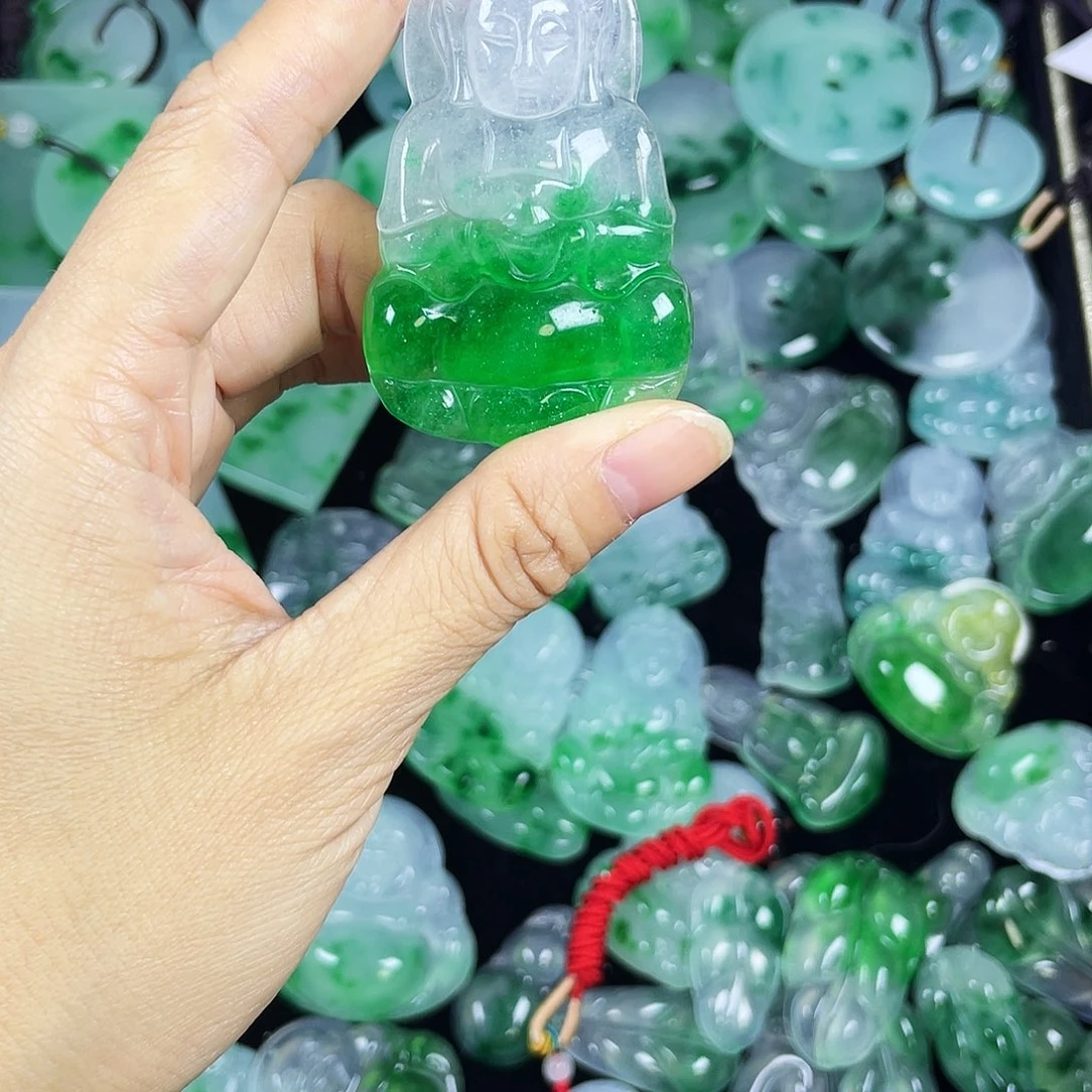 昙***现翡翠未镶嵌颈饰吊坠