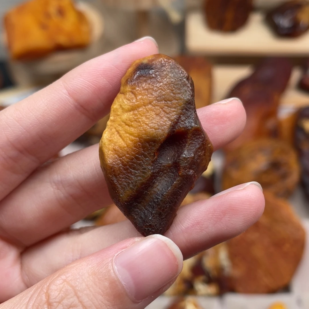 琥珀未镶嵌珠宝奇石