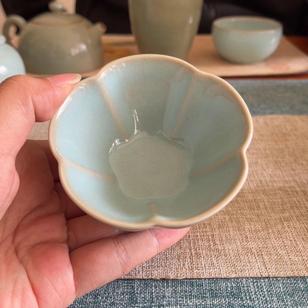 天青釉大梅花杯玉松