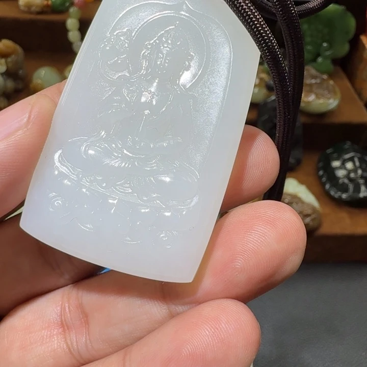 和田玉未镶嵌把件