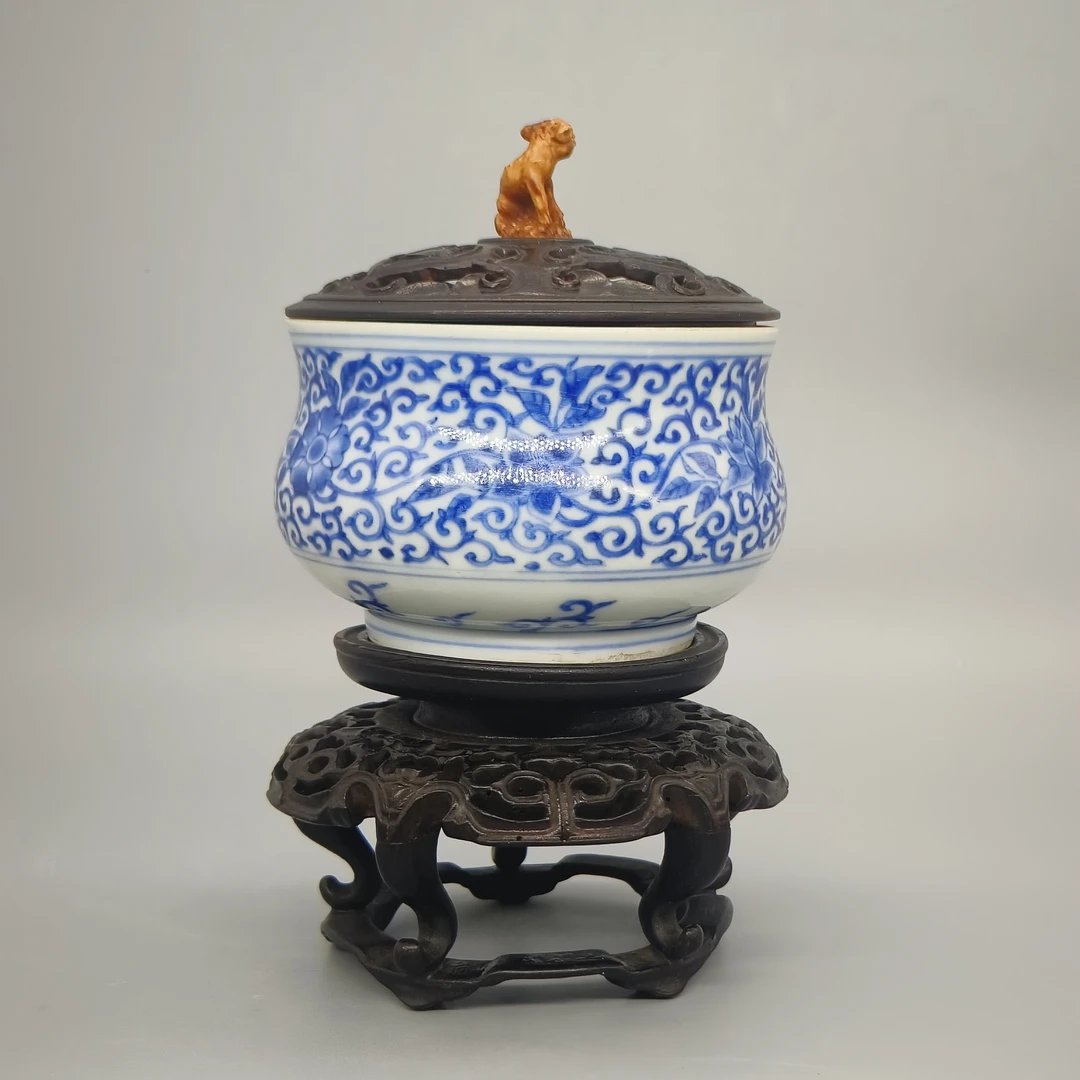 42501086*分链接2-1*明崇祯青花缠枝花卉纹罗汉炉/瓷器四