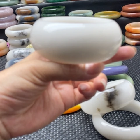 石英岩玉未镶嵌手镯