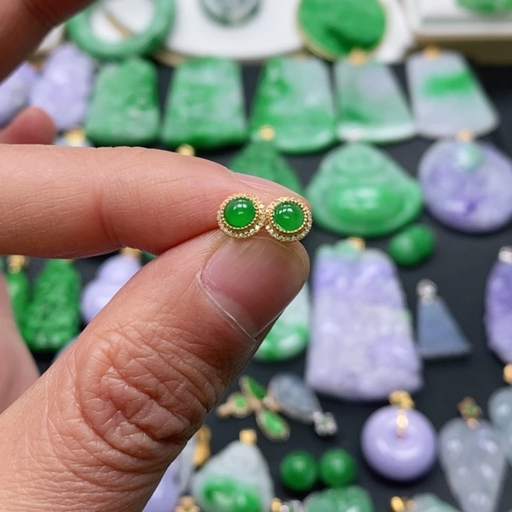 翡翠颈饰未镶嵌喜**团吊坠