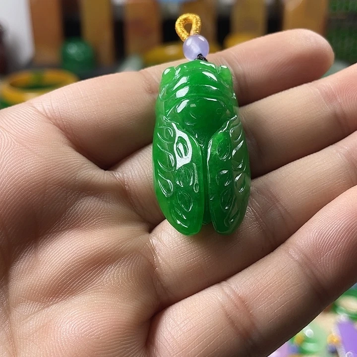 佛***。翡翠未镶嵌颈饰吊坠