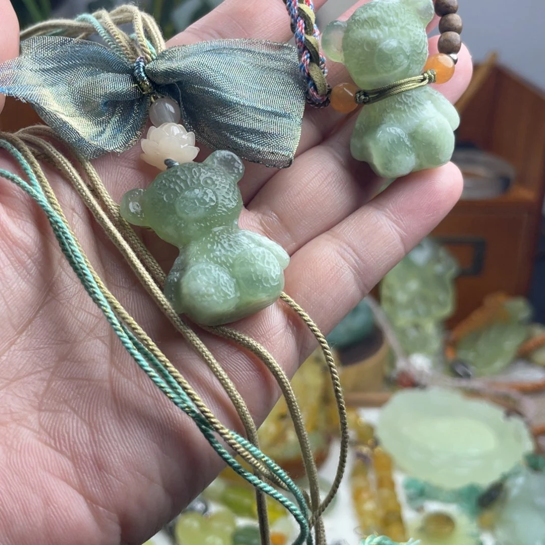 蛇纹石玉未镶嵌吊坠