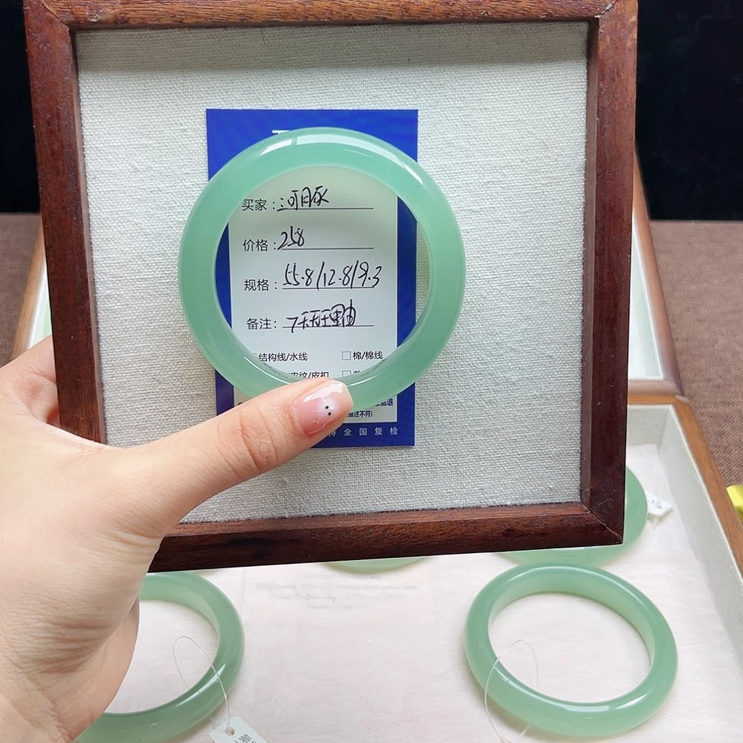 ****石英质玉未镶嵌手镯